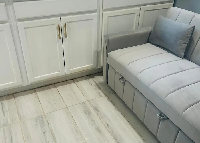 Fancy Studio Private Entrance