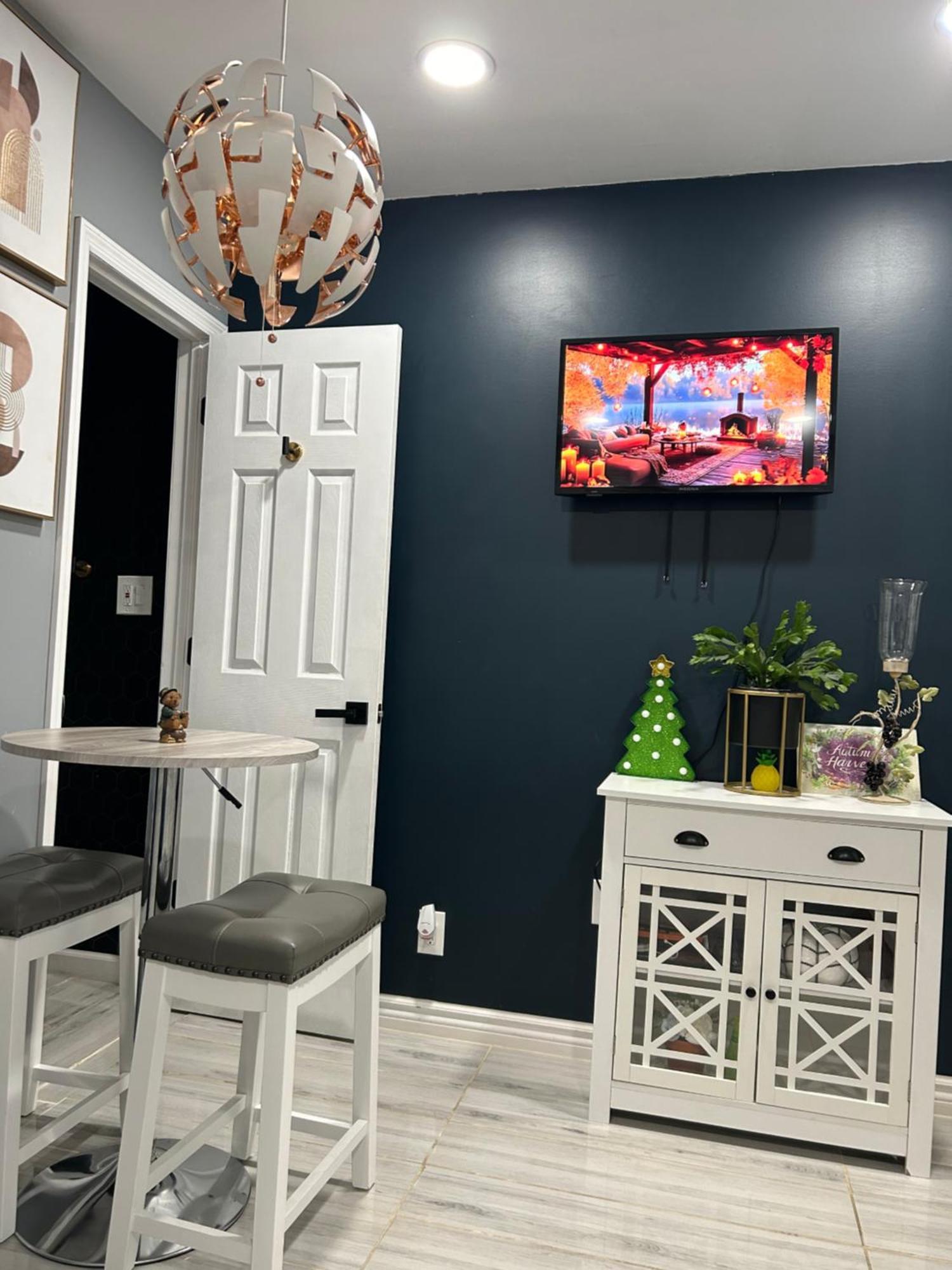 Fancy Private Entrance * Selden